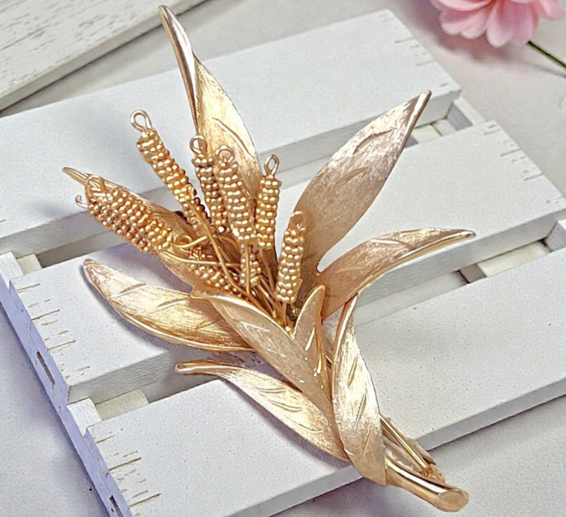 Vintage pin signed designer Kramer, goldtone wheat and leaves, 3d design, botantical vibes