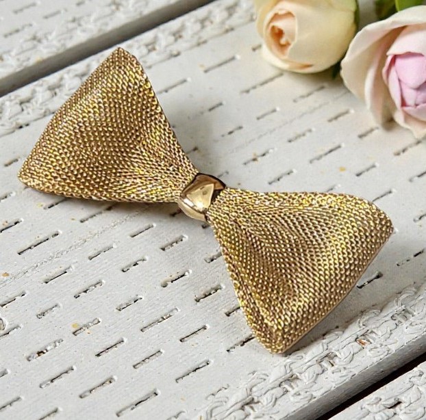 Goldtone Mesh Bow Tie Vintage Pin Goldtone Mesh Bow Tie Vintage Pin