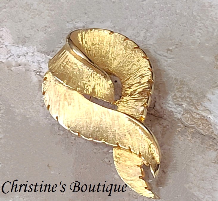 Coro Signed Goldtone Ribbon Pin - Click Image to Close