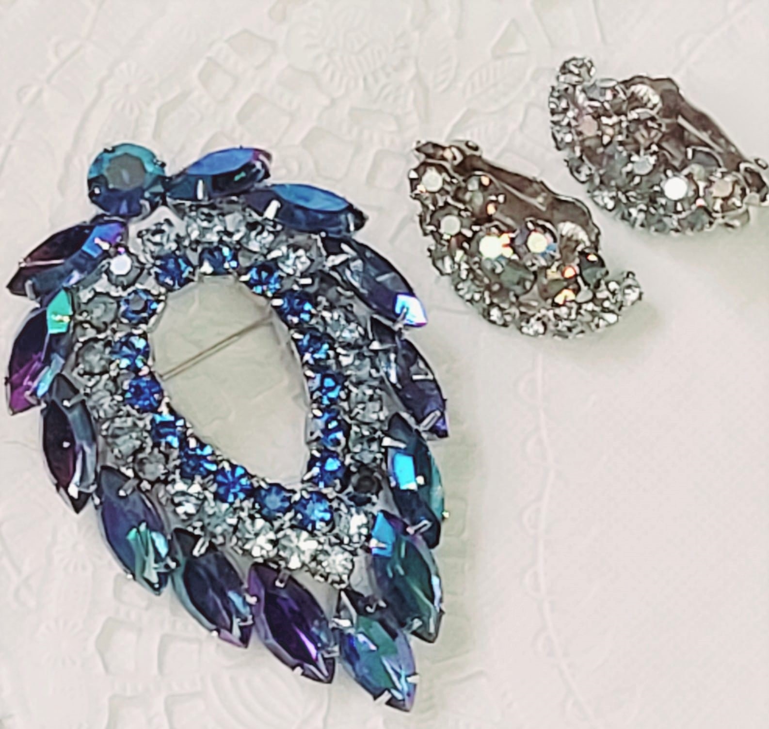 Sarah Coventry Blue/Purple Huge Rhinestone Brooch & Earrings