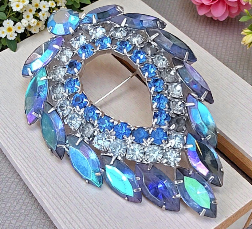 Sarah Coventry Vintage DeLizza & Elster Blue Lagoon A Borealis