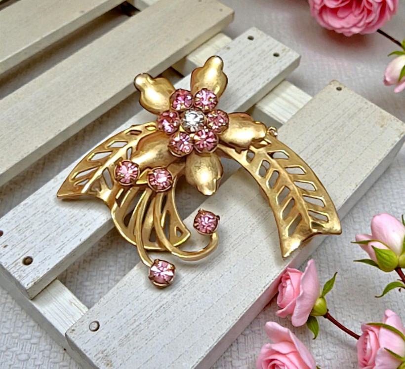 Pink Rhinestone Goldtone Scrolled Design Pin