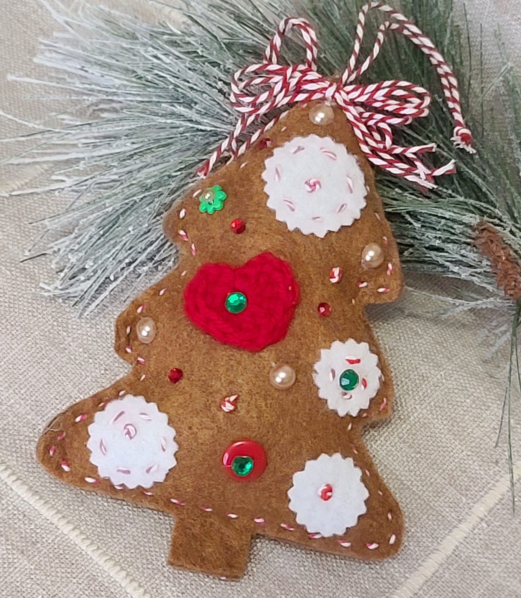 Christmas felt tree ornament - gingerbread - red - Click Image to Close