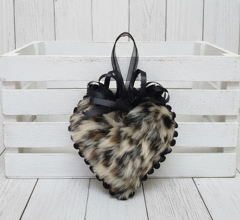 Leopard fur heart ornament