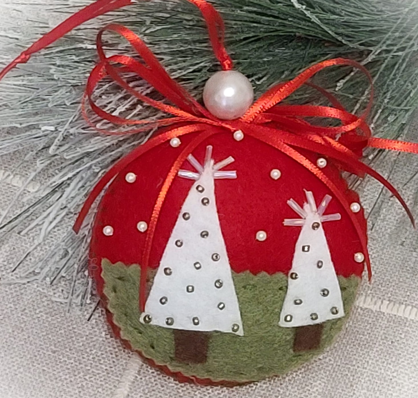Felt and beaded evergreen trees round ornament - red