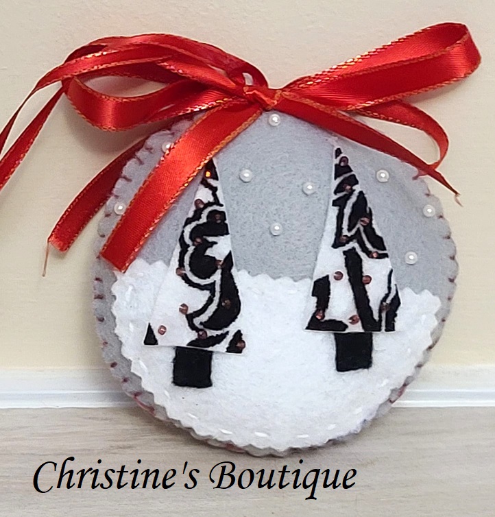 Felt and beaded evergreen trees round ornament - black/white red