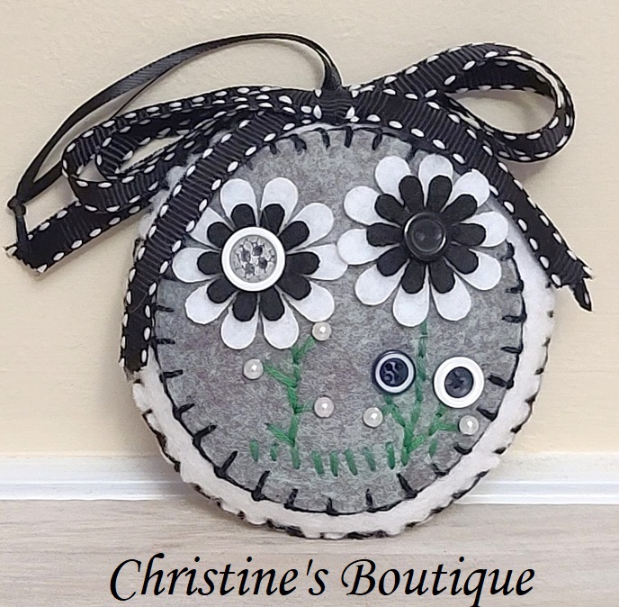 Felt embroidery round ornament black & white flowers - Click Image to Close
