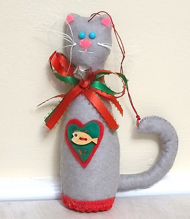 Cat ornament, handmade, felt ornament - light gray - Click Image to Close