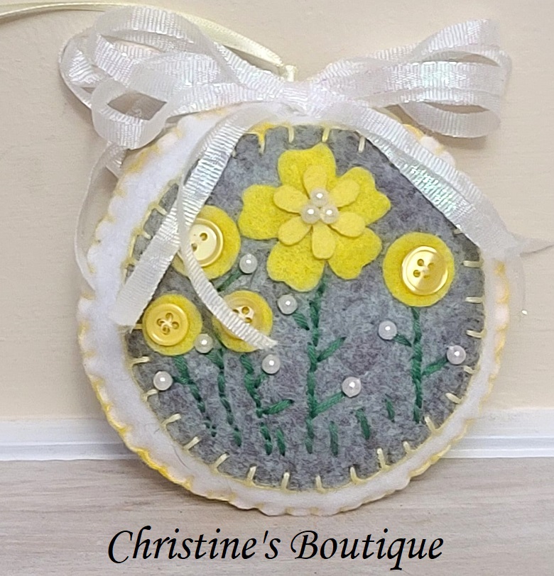 Felt embroidery round ornament w yellow flowers, buttons - Click Image to Close