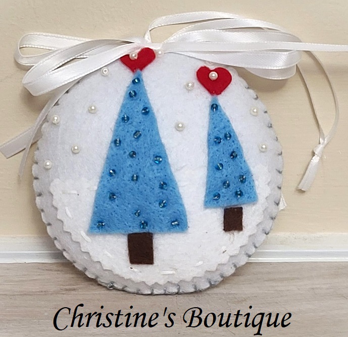 Felt and beaded evergreen trees round ornament - white & blue - Click Image to Close