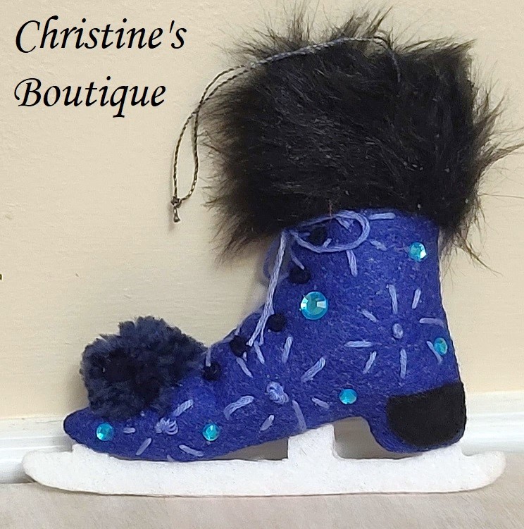 Felt ice skate with fur trim and embroidery - blue and black fur