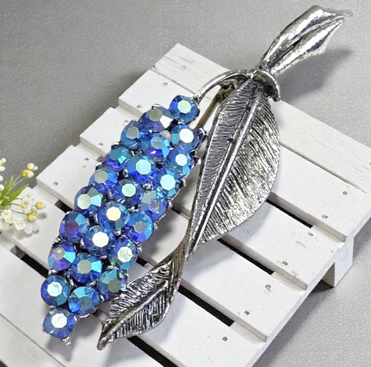 Aurora borealis pin, vintage blueberry blue stones, statement pin