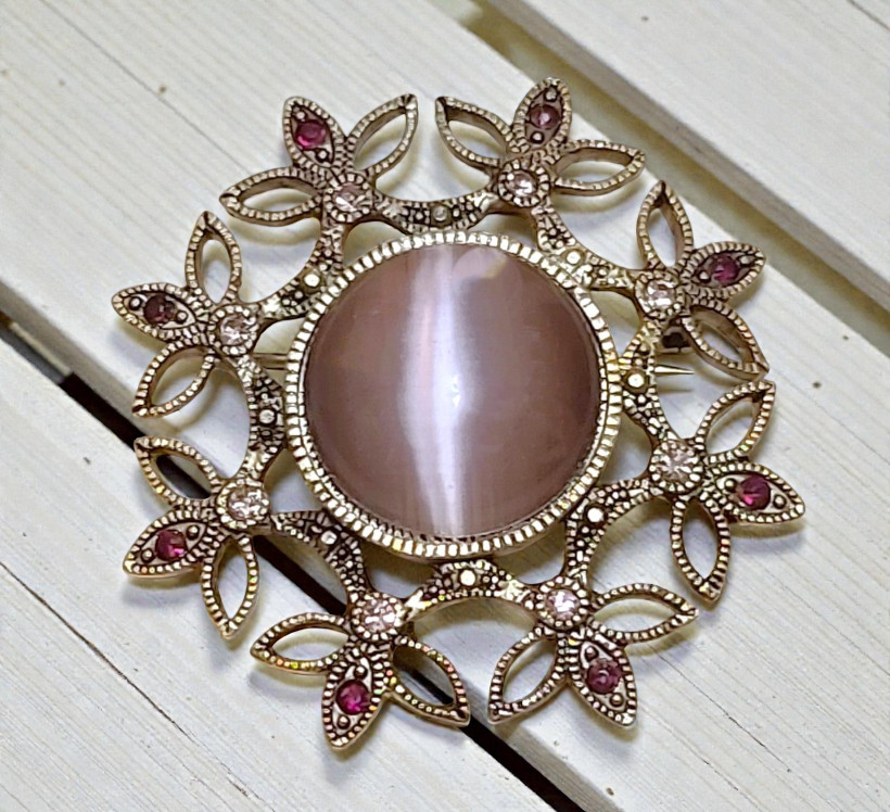 Lavendar Moonglow Center Cabochon Pin Lavendar Moonglow Center Cabochon Pin