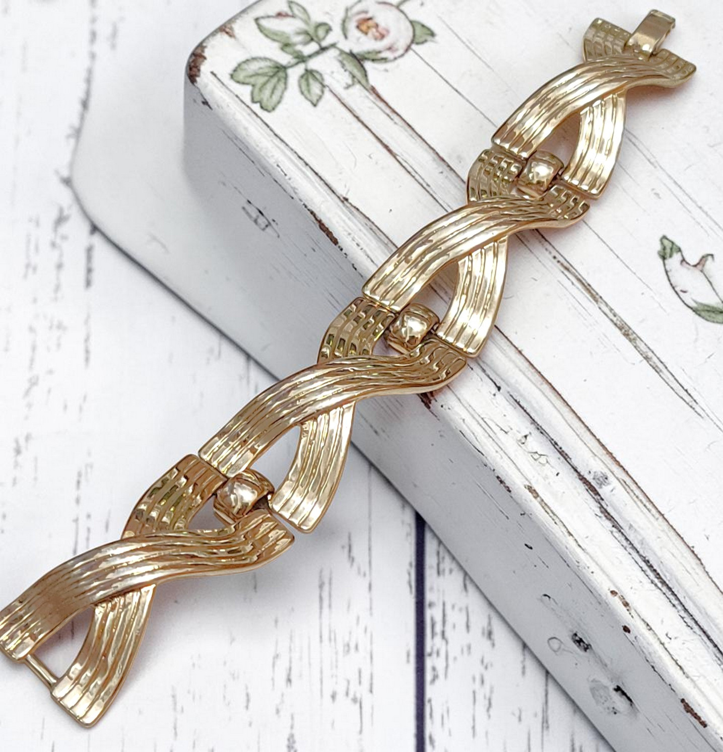 Braided wavy bracelet, vintage, heavier chuky link bracelet, 6 1/2"