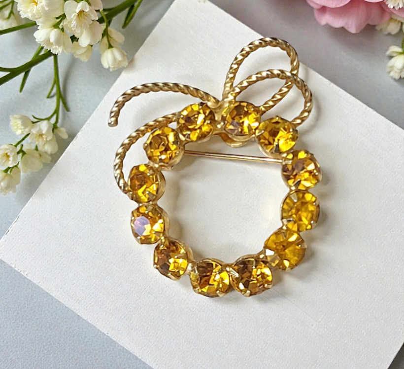Vintage wreath pin, yellow amber color rhinestones