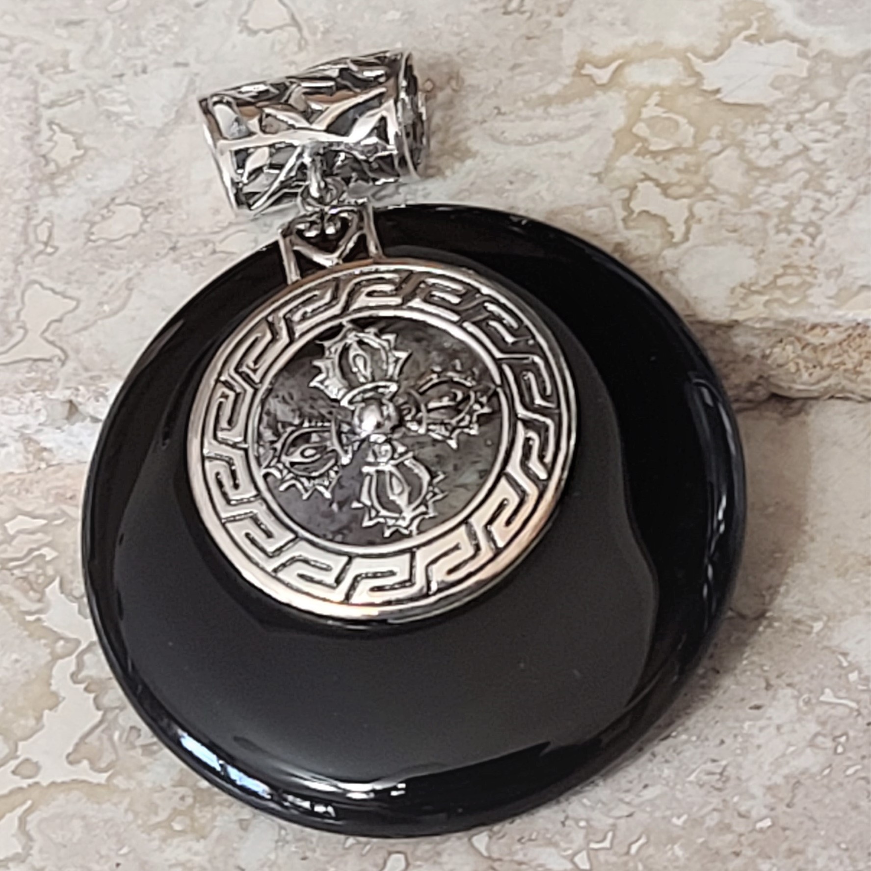 Black Onyx & 925 Sterling Silver Pendant - Click Image to Close