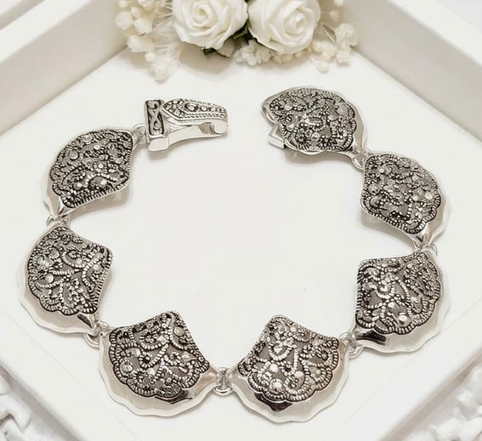 Filigree bracelet, shell shaped links