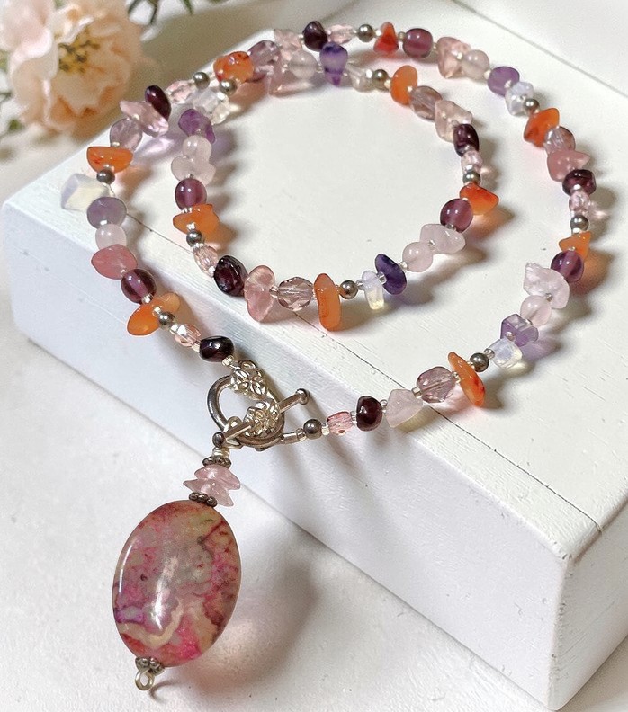Gemstone lariat necklace, gemstone drop pendant, lace agate, amethyst, quartz and crystal , necklace 17"