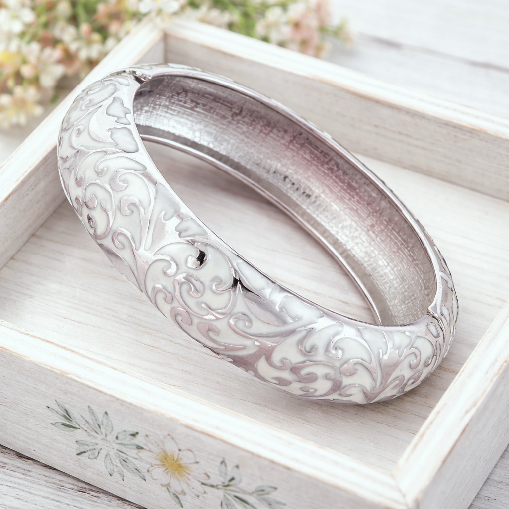 Enamel Bracelet with White Paisley Pattern