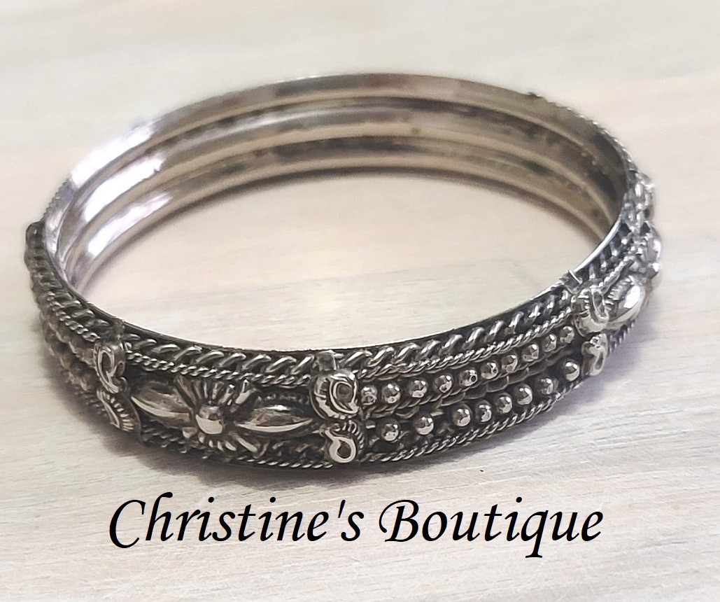 Gothic bracelet, vintage, intracate detailed bangle bracelet - Click Image to Close