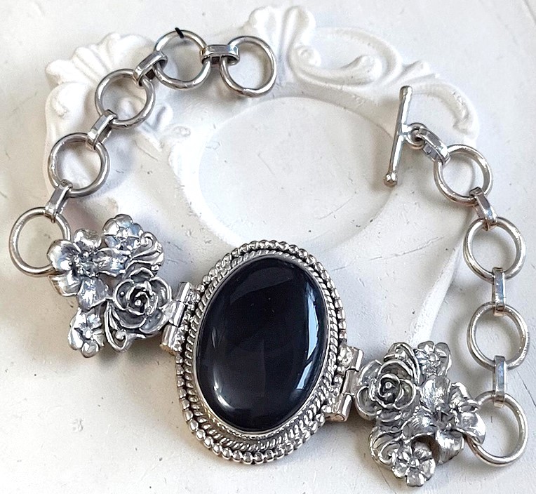 Black onyx bracelet, rose motif bracelet, set in 925 sterling silver