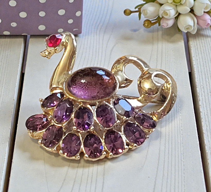 Purple rhinestone pin, bird , with purple rhinestones and a purple jelly belly style cabachon