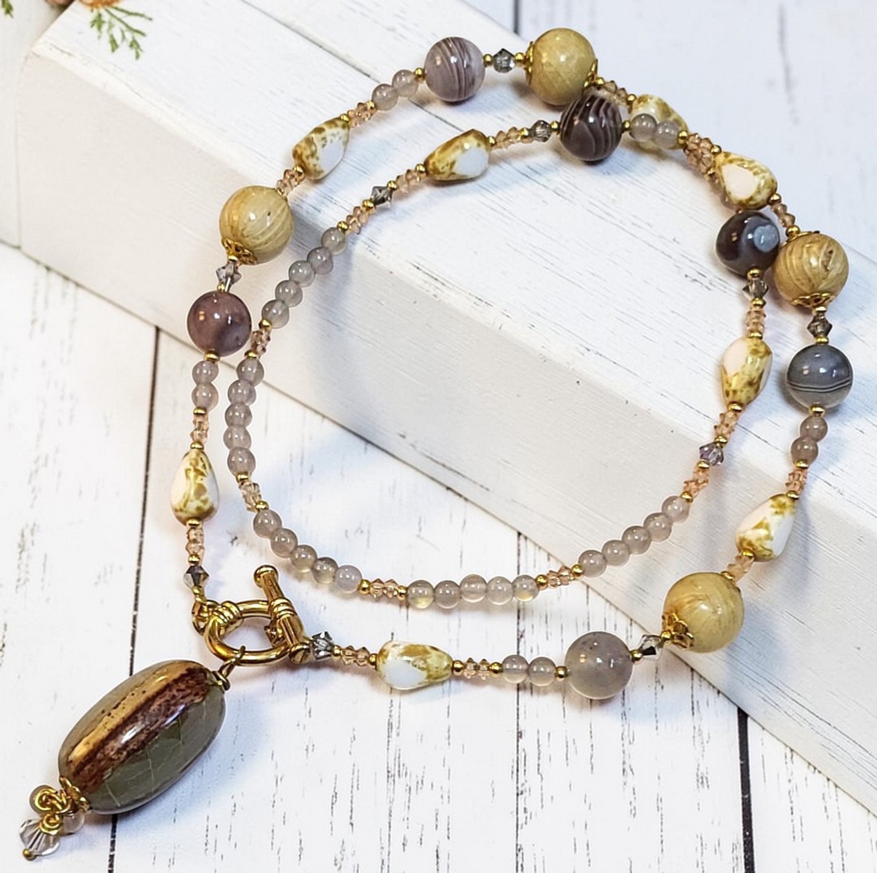 Gemstone lariat necklace, agate gemstone, crystals, handcrafted - Click Image to Close