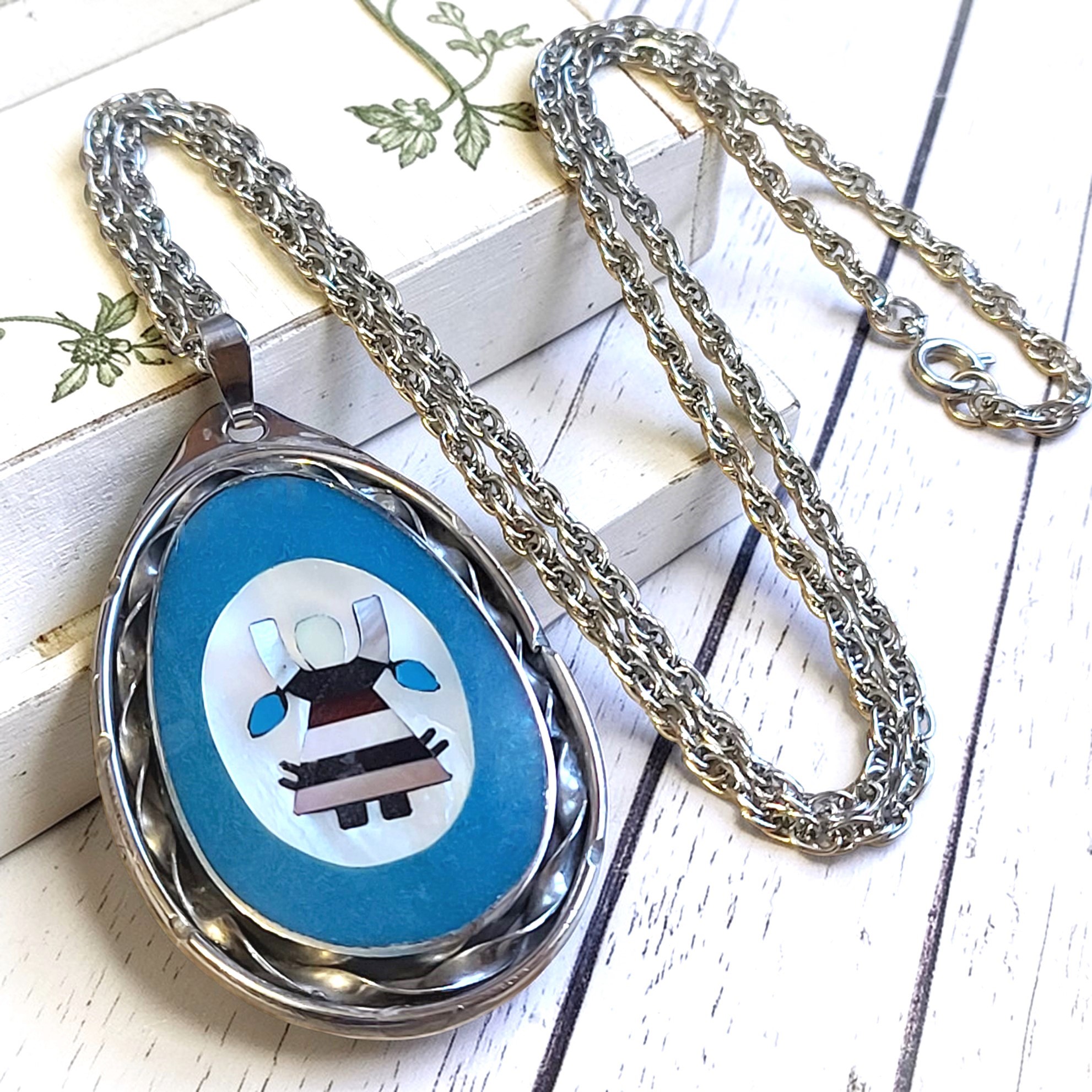 Shell Inlay Pendant Necklace Vintage from the Philippines