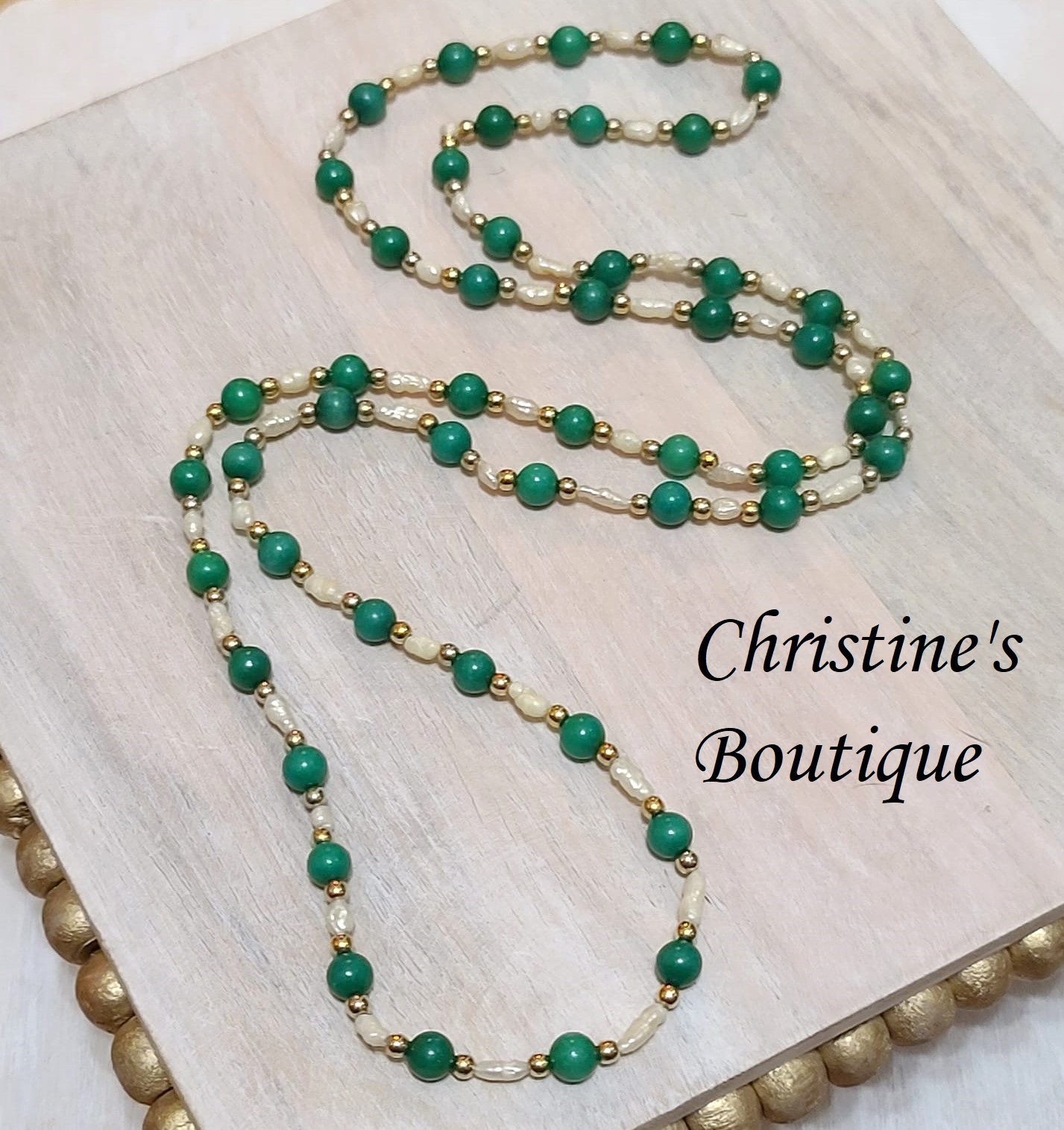 Cultured pearls and green glass beads vintage necklace, flapper necklace 32 inches - Click Image to Close