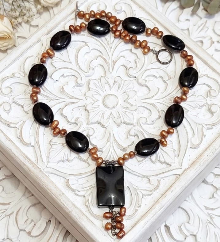 Black onyx gemstone and bronze pearls pendant drop necklace