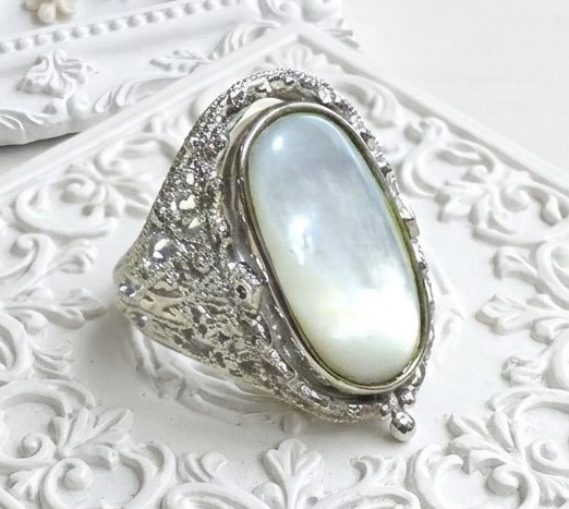 Reversible Mother of Pearl & Abalone Shell Center Ring Size 6
