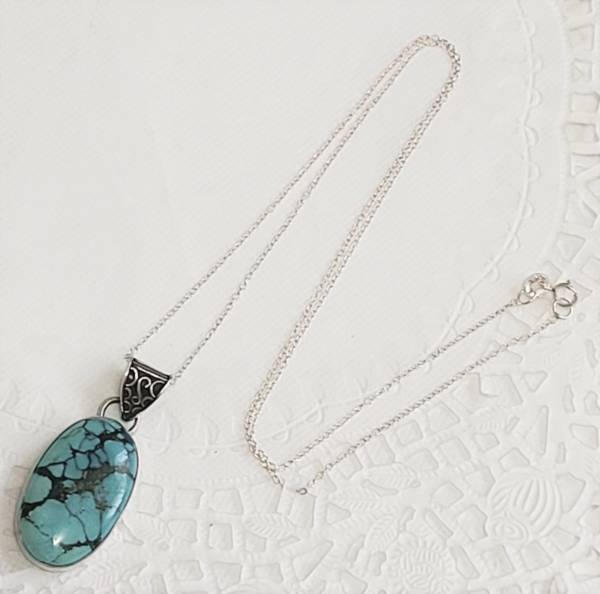 925 Sterling Silver Oval Turquoise Gem Pendant and Chain