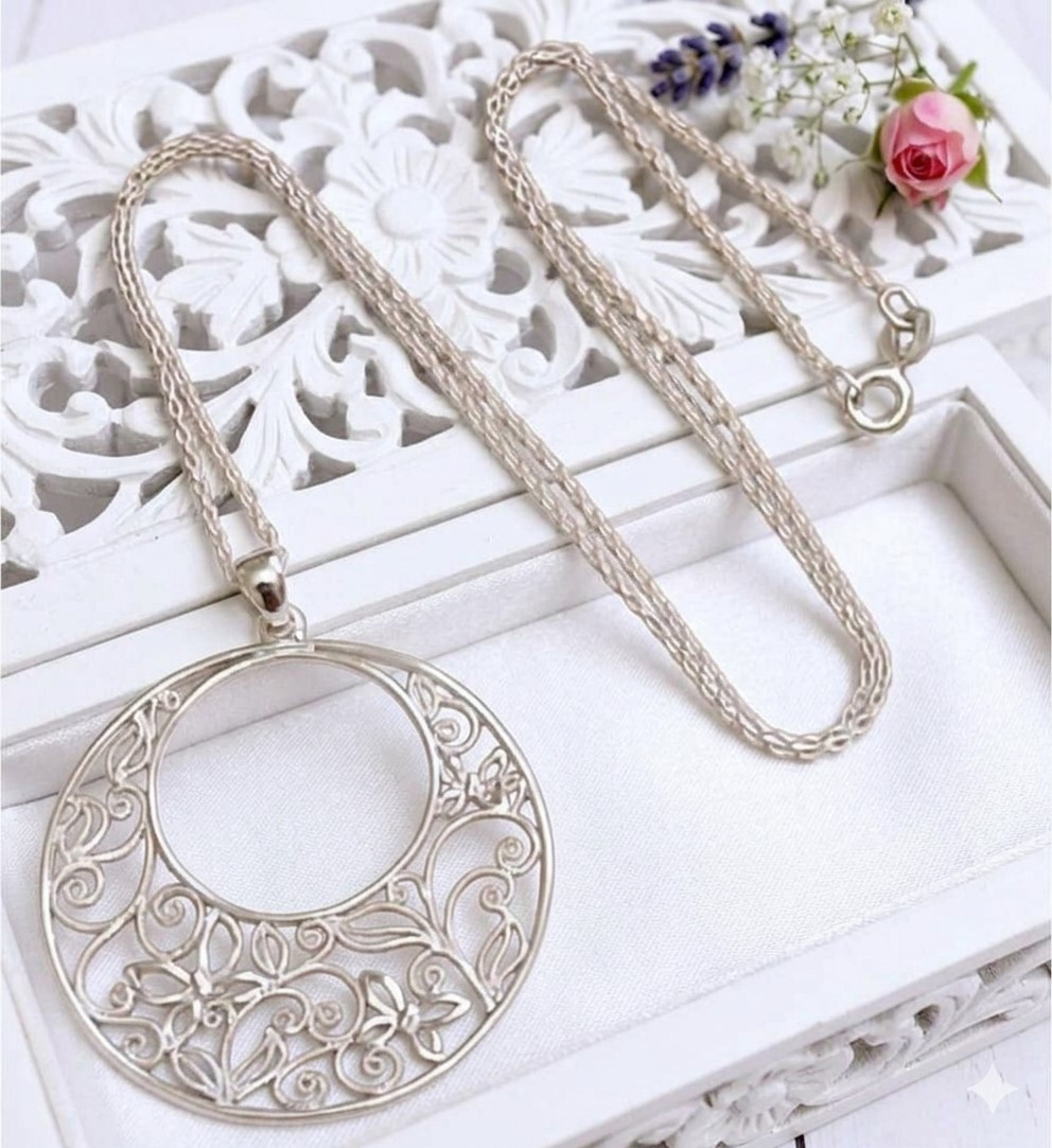 925 Sterling Silver Circle Pendant on Chain 17"