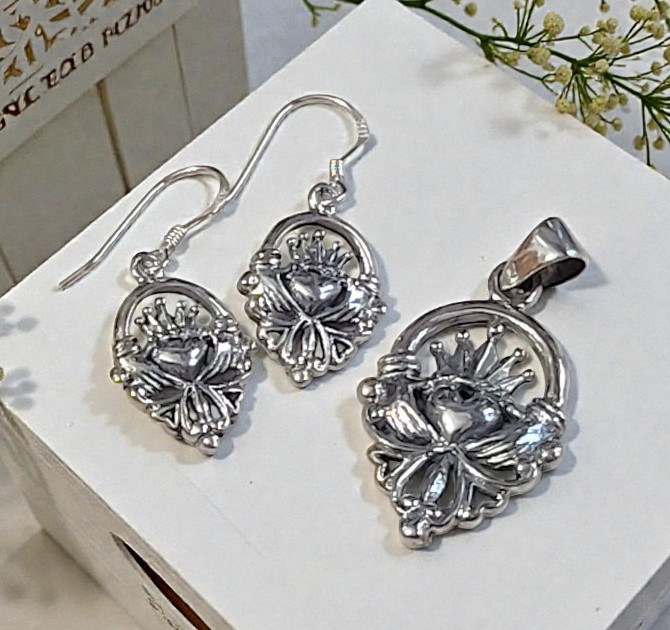Irish Claddagh 925 Sterling Silver Pendant & Earrings Set