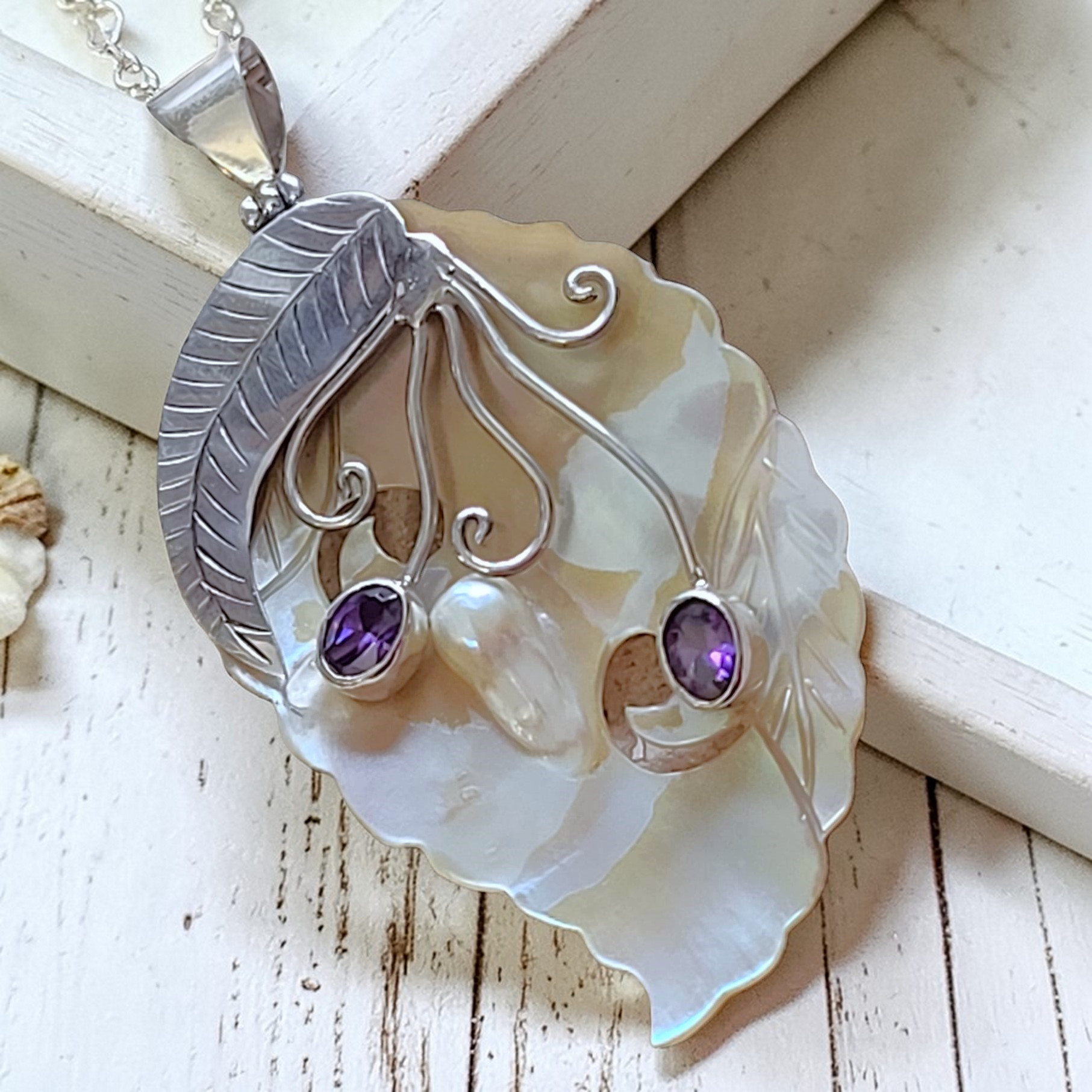 Mop Shell with Amethyst Gemstones 925 Sterling Silver Pendant