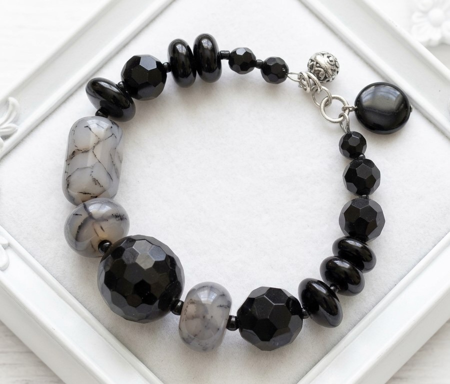 Onyx gemstone bracelet, with agate stones, sterling silver clasp