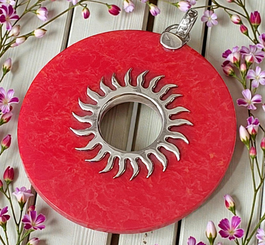 Red Sponge Coral Sundial Design 925 Sterling Silver Pendant Red Sponge Coral Sundial Design 925 Sterling Silver Pendant