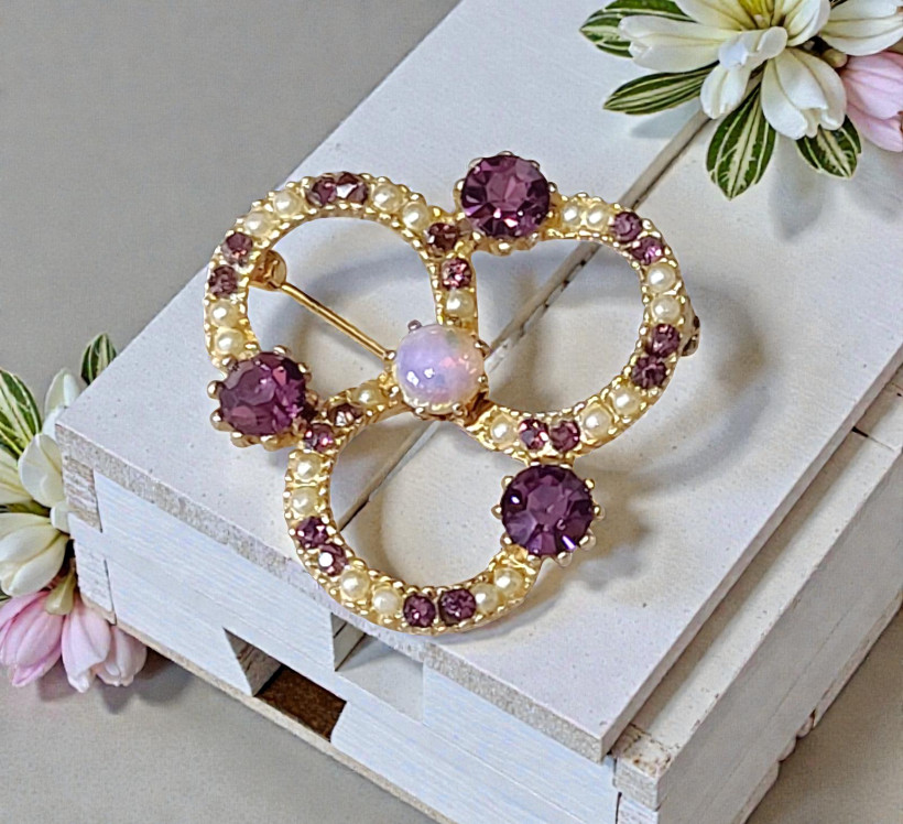 Opal cabachon pin with purple rhinestones and pearls, vintage brooch