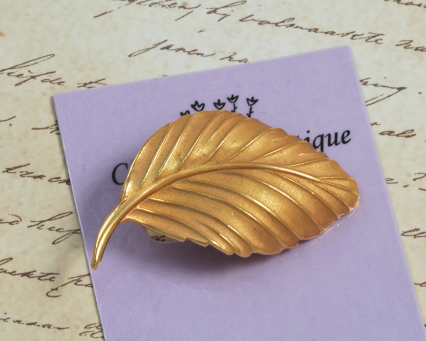 Lisner Goldtone Small Leaf Pin
