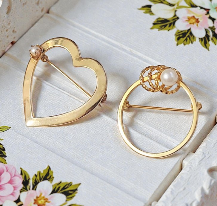Scatter pins, heart pin and circle pin, vintage set of 2 with pearl accent