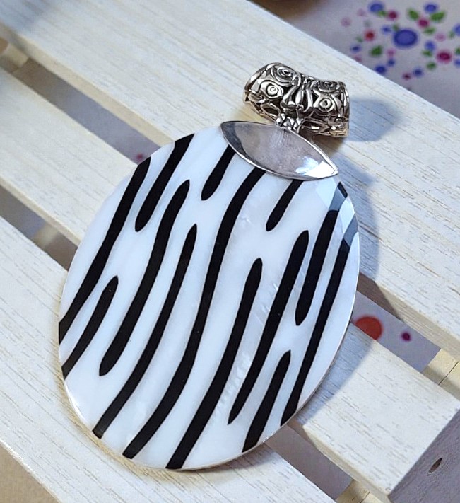 Mop Shell Set in 925 Sterling Silver Pendant