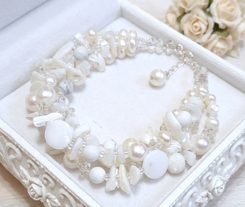Freshwater pearl bracelet, w/ white howlite and glass accents, sterling silver clasp