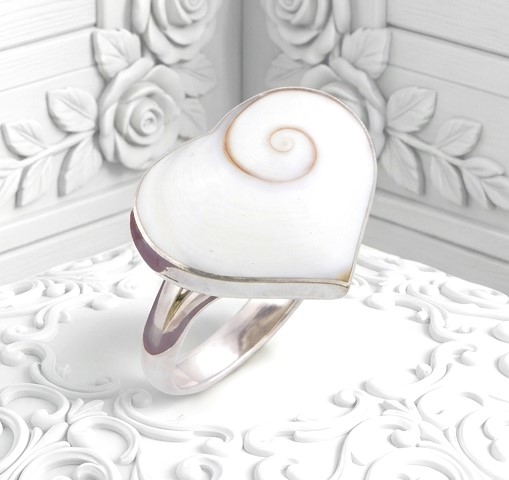 Shell Shaped Heart 925 Sterling Silver Ring Size 8