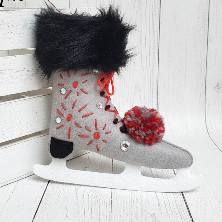 Felt ice skate with fur trim and embroidery - Gray with Red
