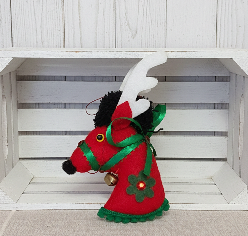 Felt reindeer christmas ornament - Red with green trim