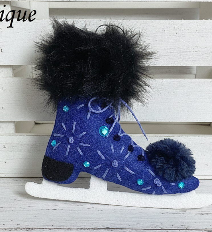 Felt ice skate with fur trim and embroidery - blue and black fur