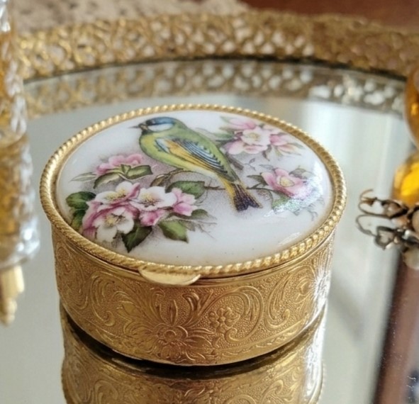 Pill box, vintage, 3 compartment pill box, bird decorations