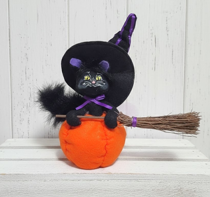 Annalee Halloween black cat on a pumpkin felt figure
