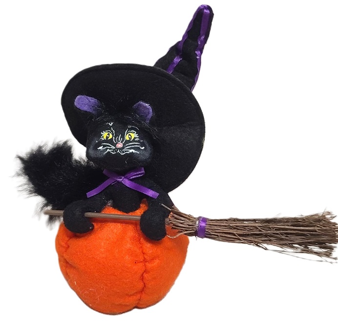 Annalee Halloween black cat on a pumpkin felt figure - Click Image to Close