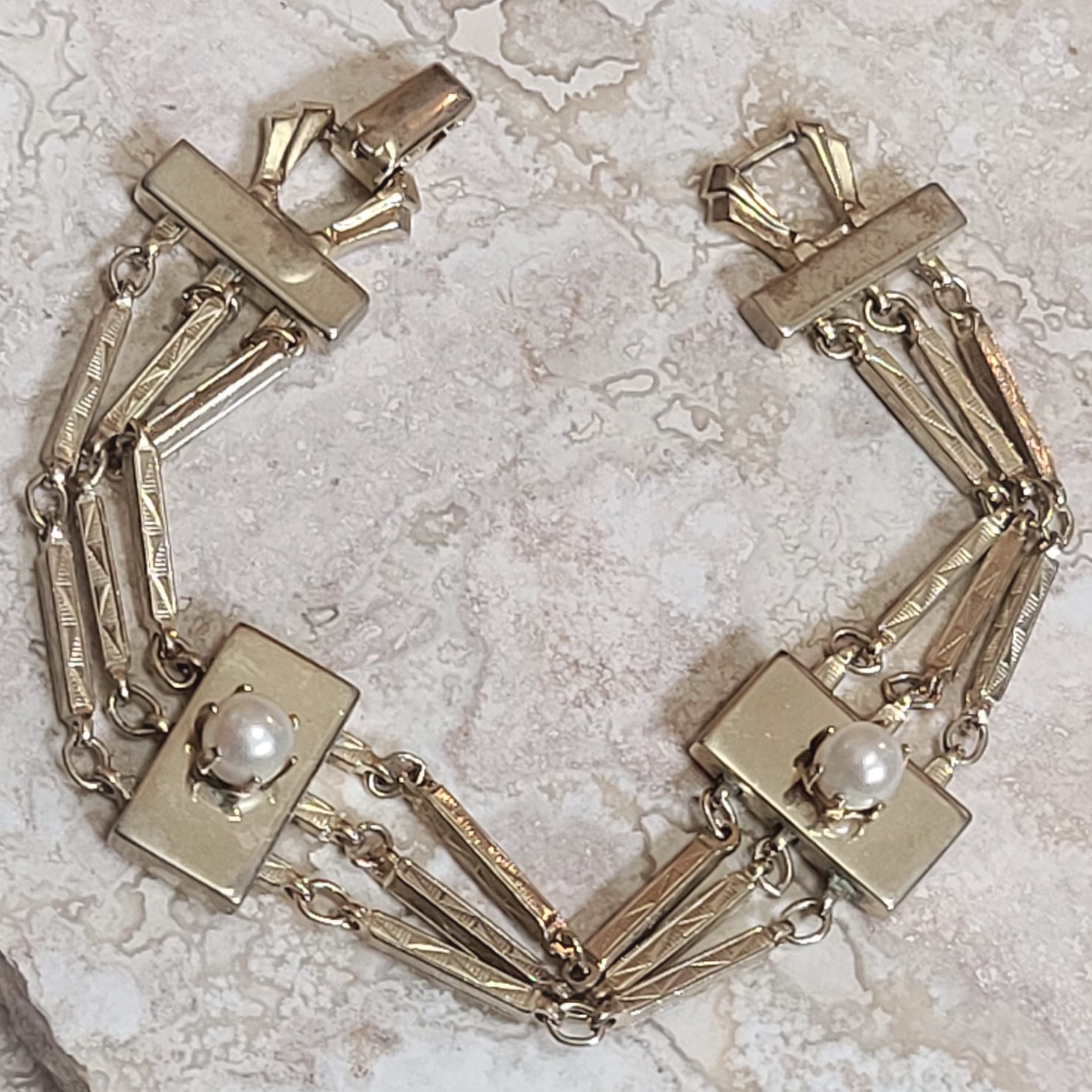 Link goldtone bracelet with pearls pronged setting